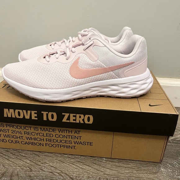 Nike Performance W NIKE REVOLUTION 6 - Road running shoes  NWT Nike revolution 6 n light violet champagne white running shoes 8.5